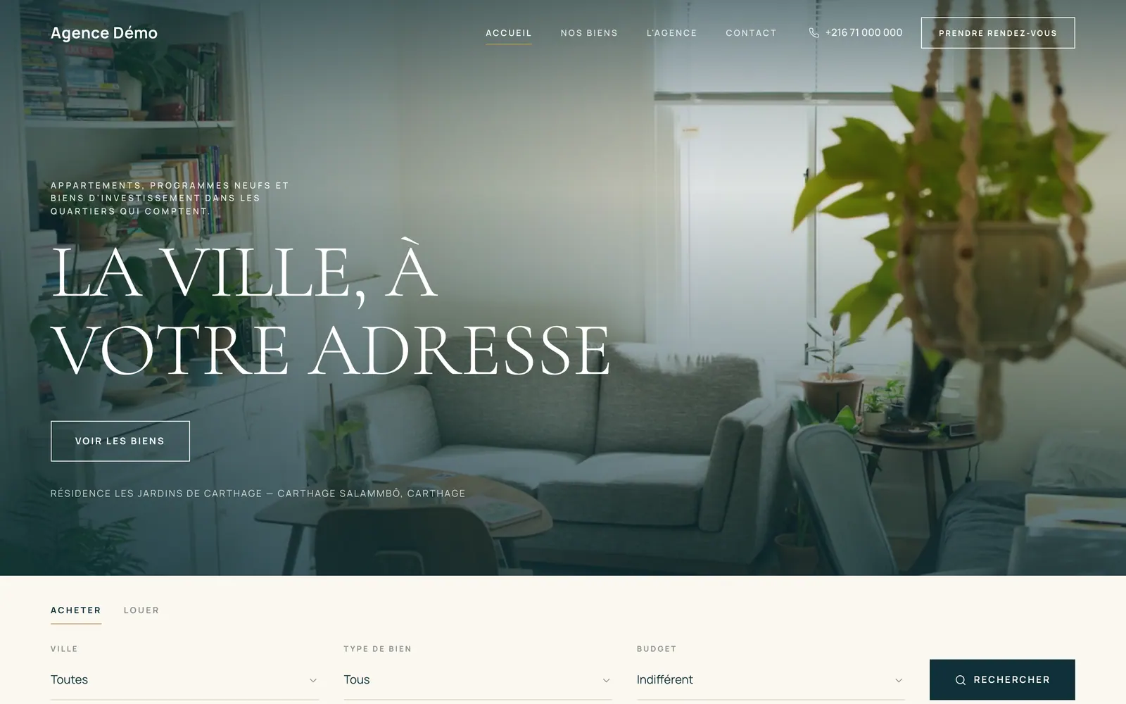 Le site public d’une agence de démonstration, thème Aurelia : une grande photographie de bien et la recherche